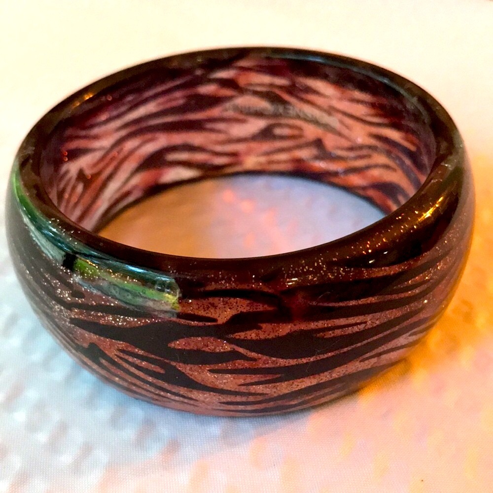 ‼️LAST CHANCE- RARE Vintage DISNEY Acrylic/Lucite Glitter Bangle Bracelet - Picture 3 of 5